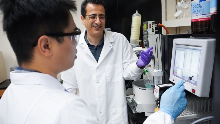 faculty member Mamoun Alhamadsheh in research lab with graduate students