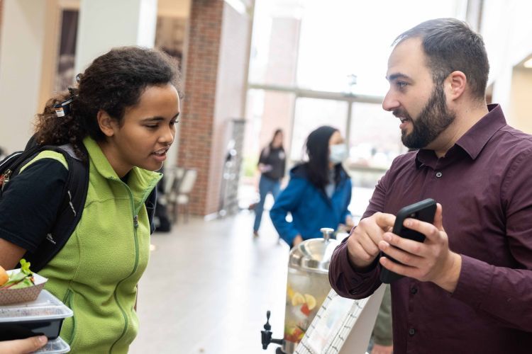 a student meets with a dietitian in Pacific's dining hall