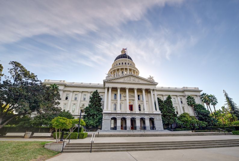 A picture of the California State Capitol Building at sunrise