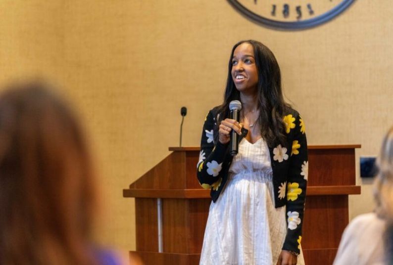 Machelle Logan speaks at a dinner for Rogers Scholars on Oct. 9, 2023. 