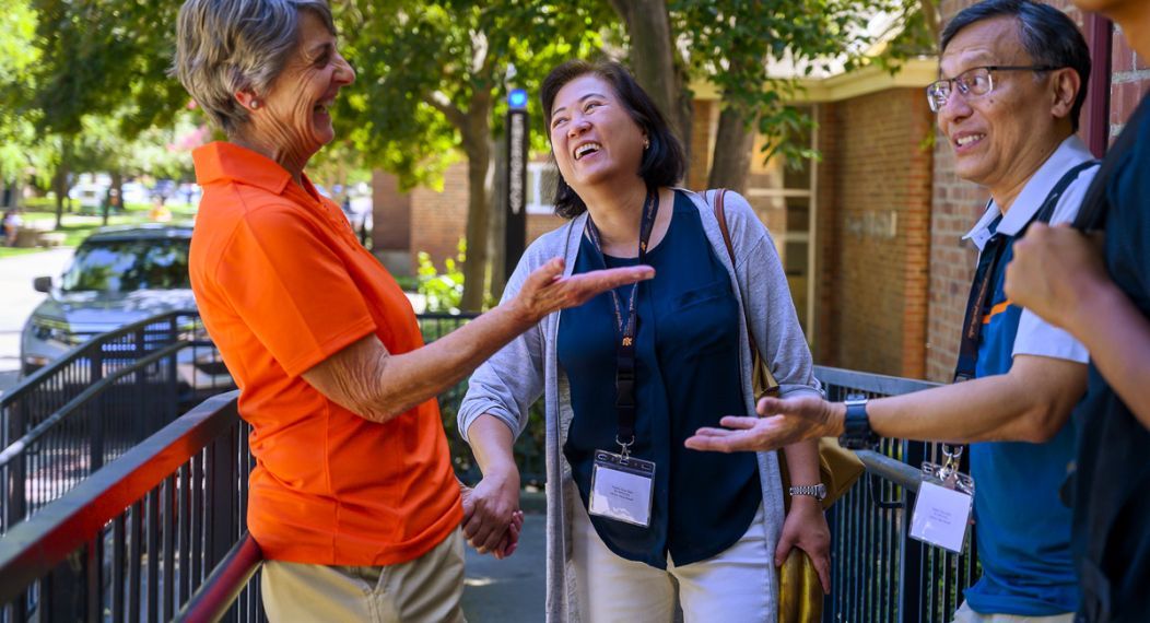 parents interact with university administration during move in day