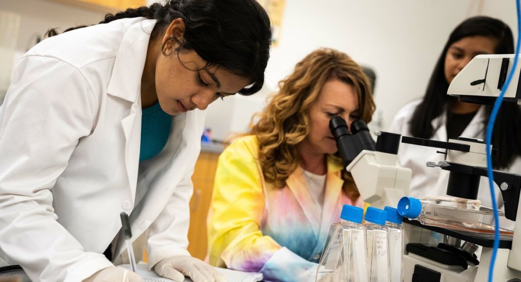 Students working in the lab